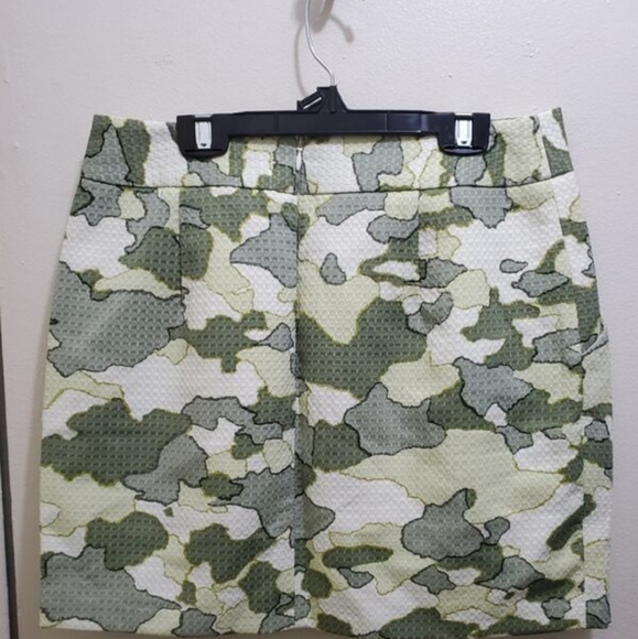 CLUB MONACO - ARMY PRINT SKIRT WITH POCKETS - Picture 4 of 6